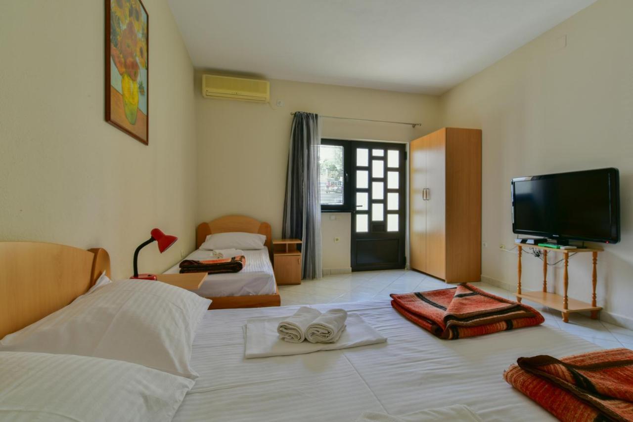 Apartments Srzentic Petrovac Екстериор снимка