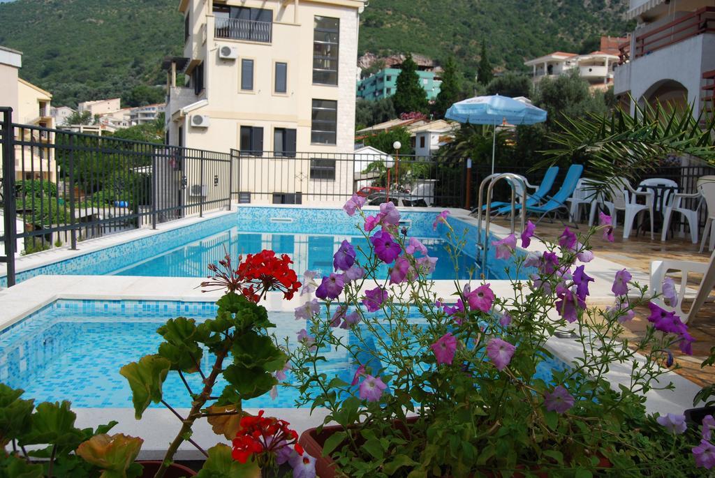 Apartments Srzentic Petrovac Екстериор снимка