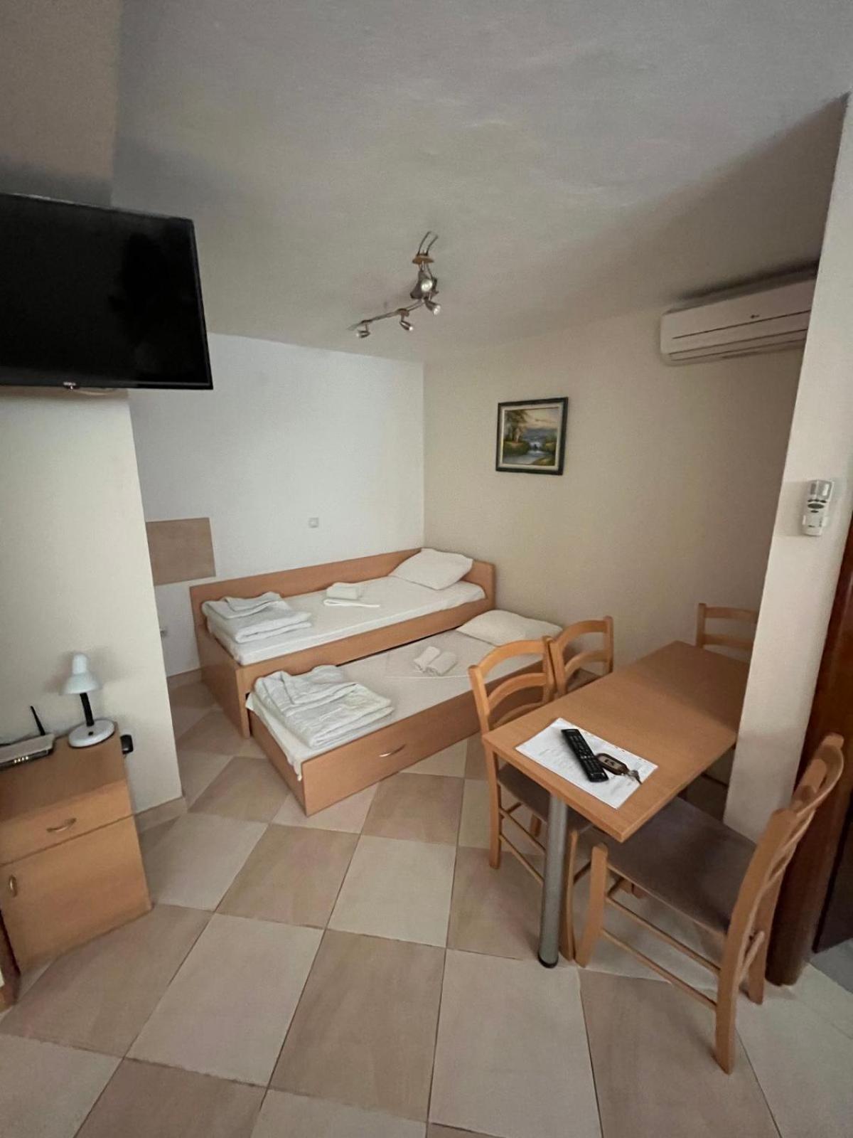 Apartments Srzentic Petrovac Екстериор снимка