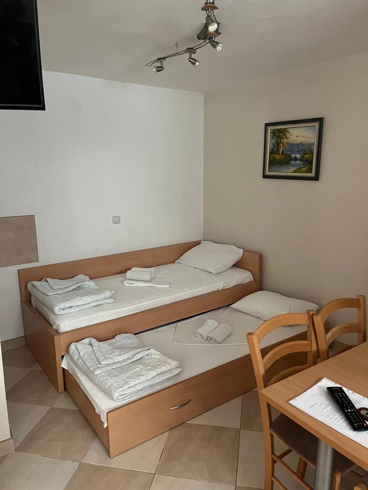 Apartments Srzentic Petrovac Екстериор снимка