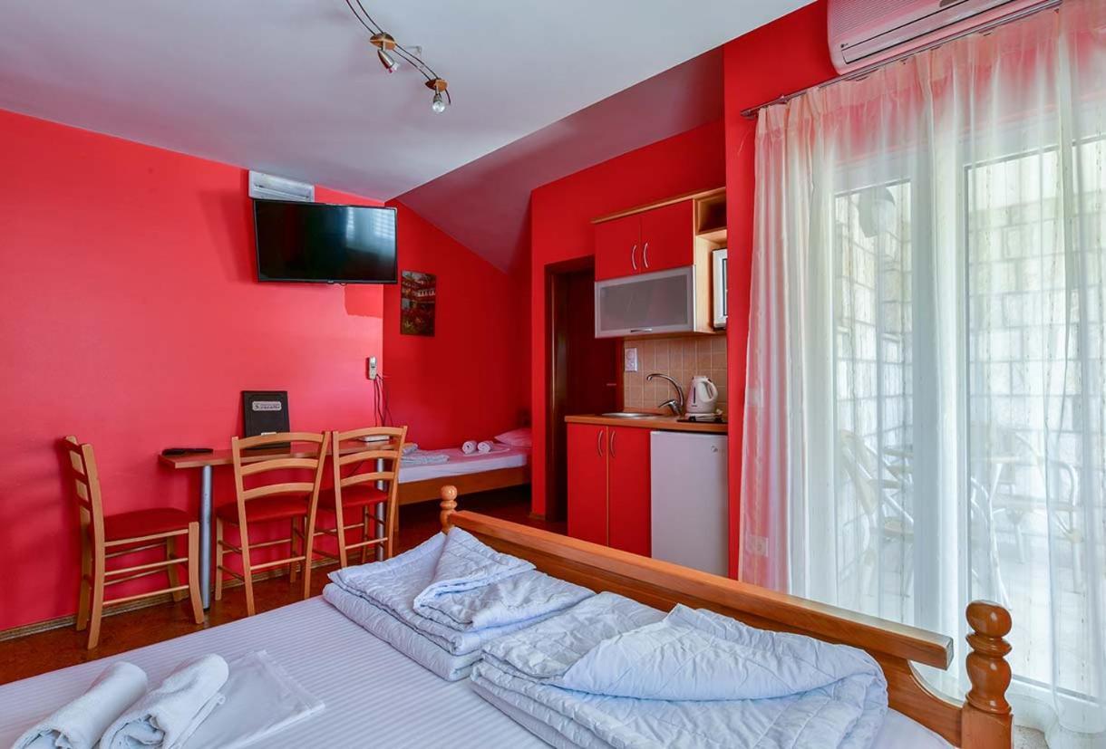 Apartments Srzentic Petrovac Екстериор снимка