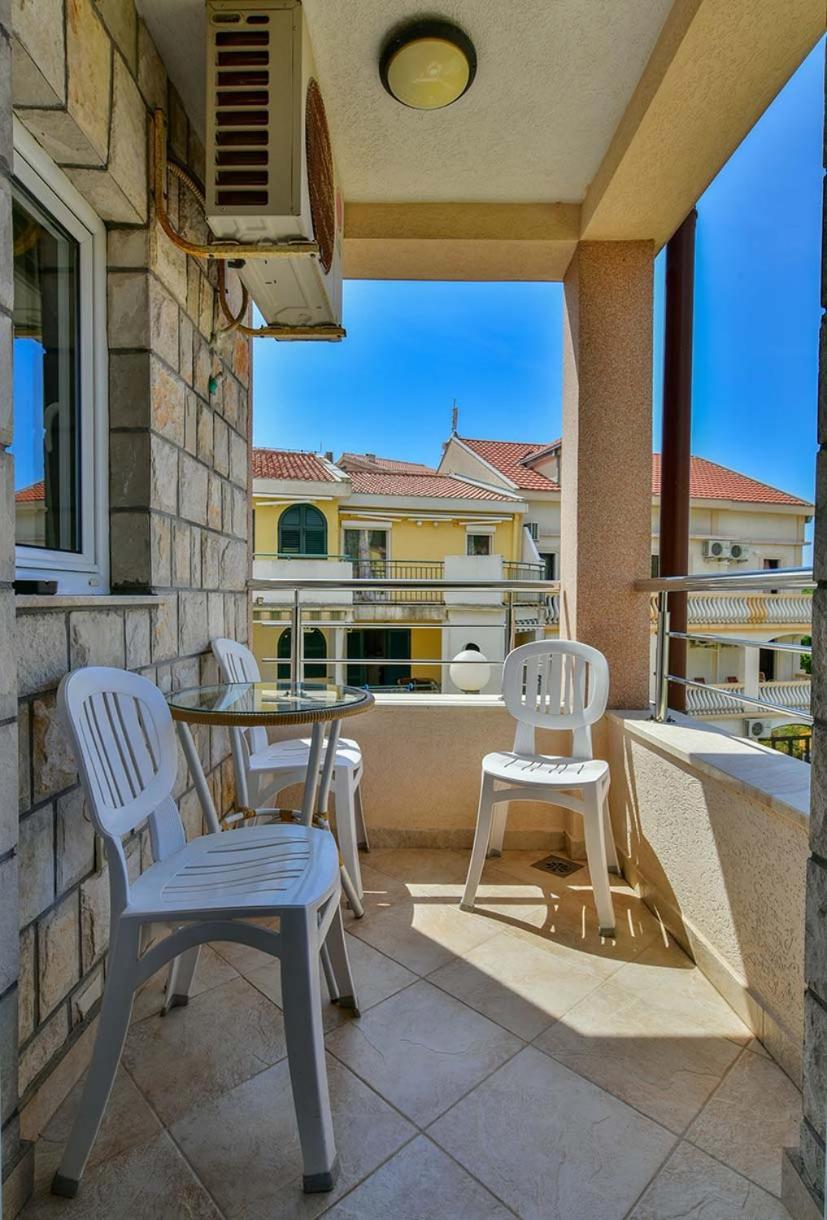 Apartments Srzentic Petrovac Екстериор снимка