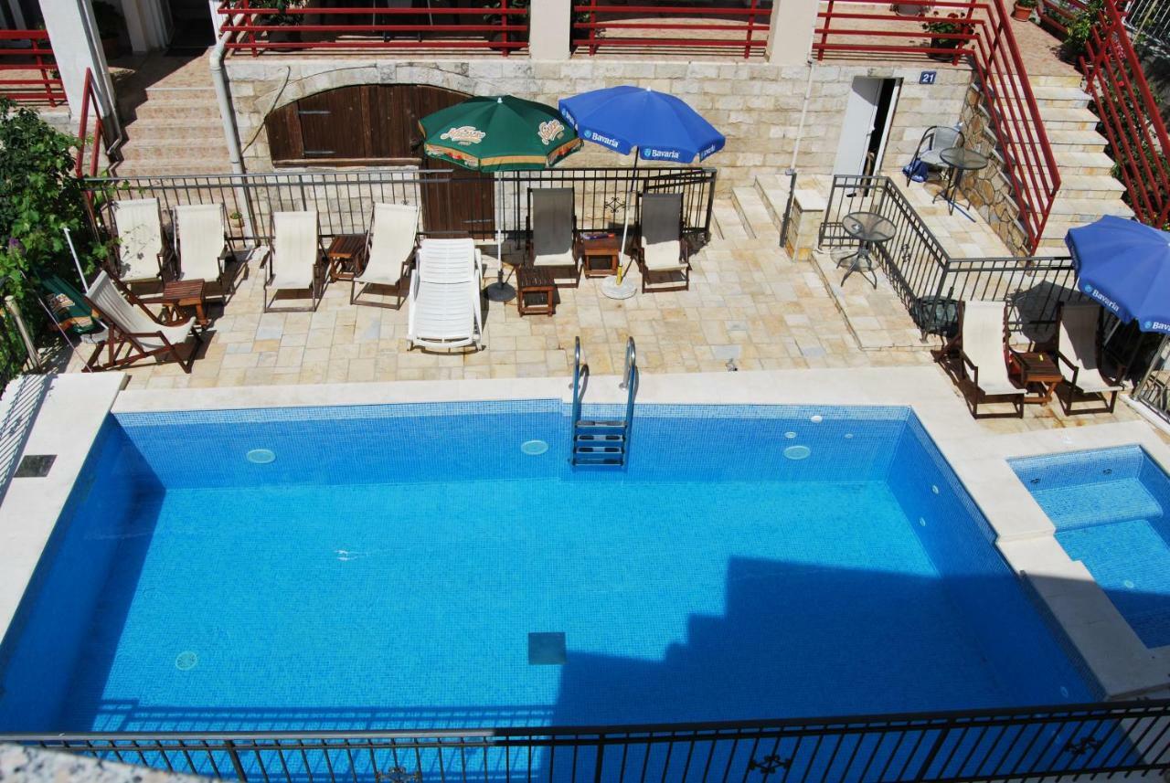Apartments Srzentic Petrovac Екстериор снимка