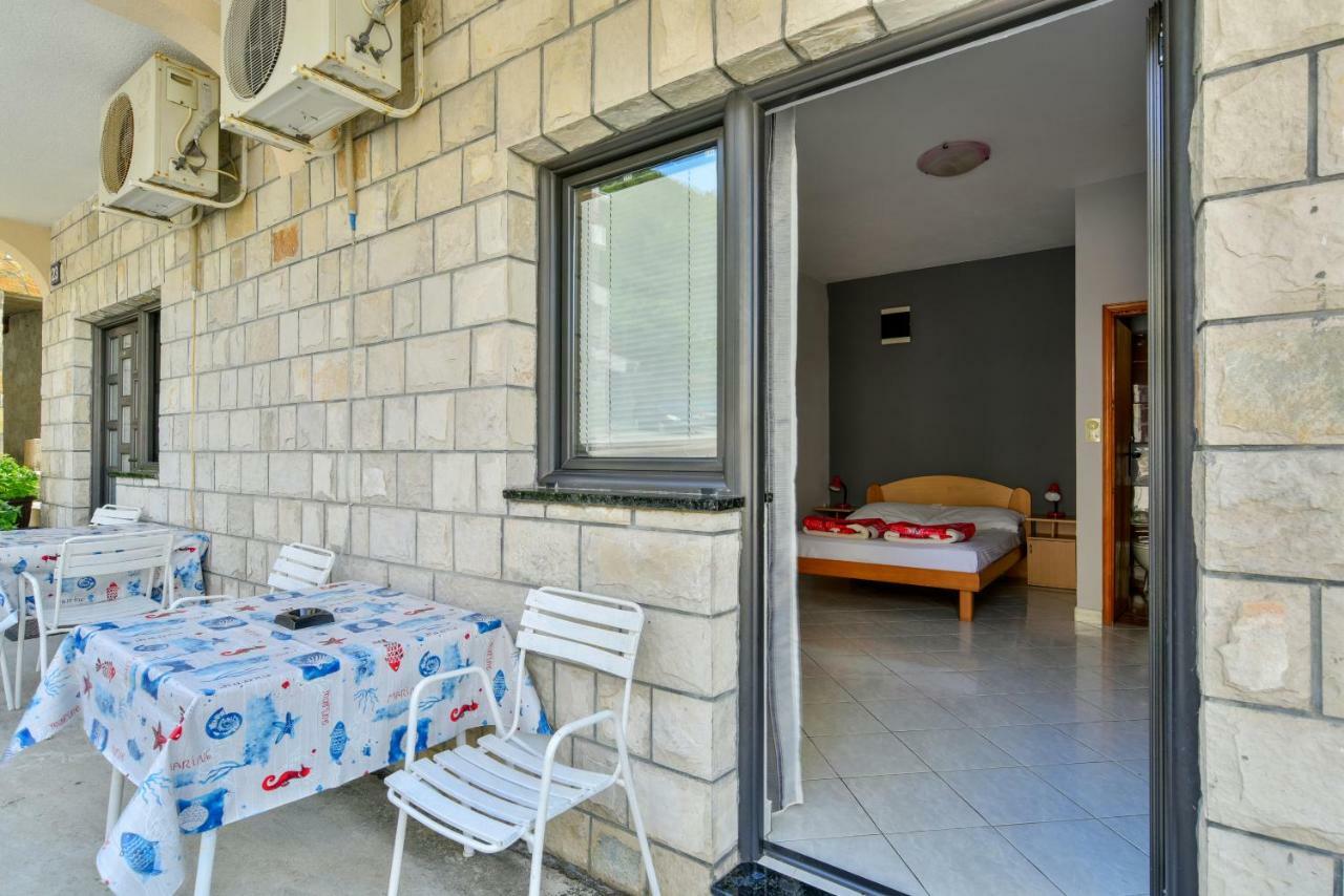 Apartments Srzentic Petrovac Екстериор снимка