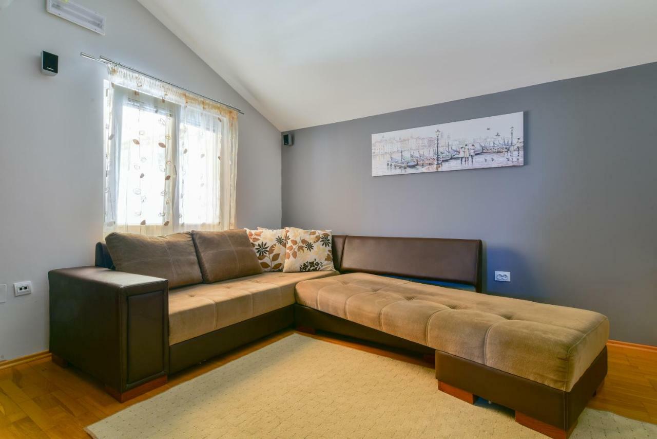 Apartments Srzentic Petrovac Екстериор снимка