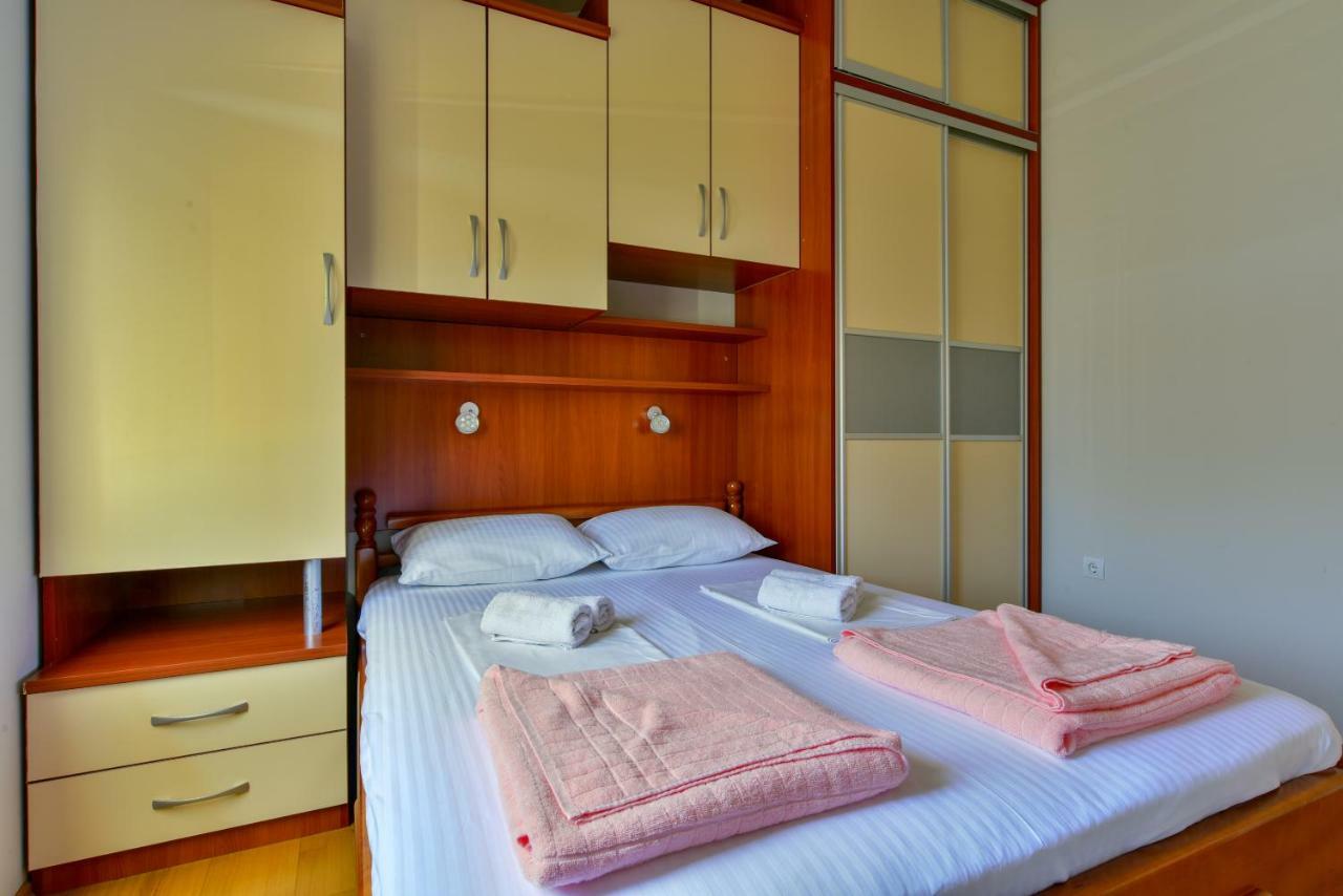 Apartments Srzentic Petrovac Екстериор снимка