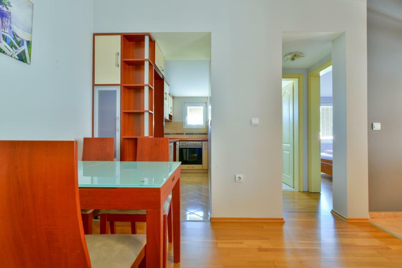 Apartments Srzentic Petrovac Екстериор снимка