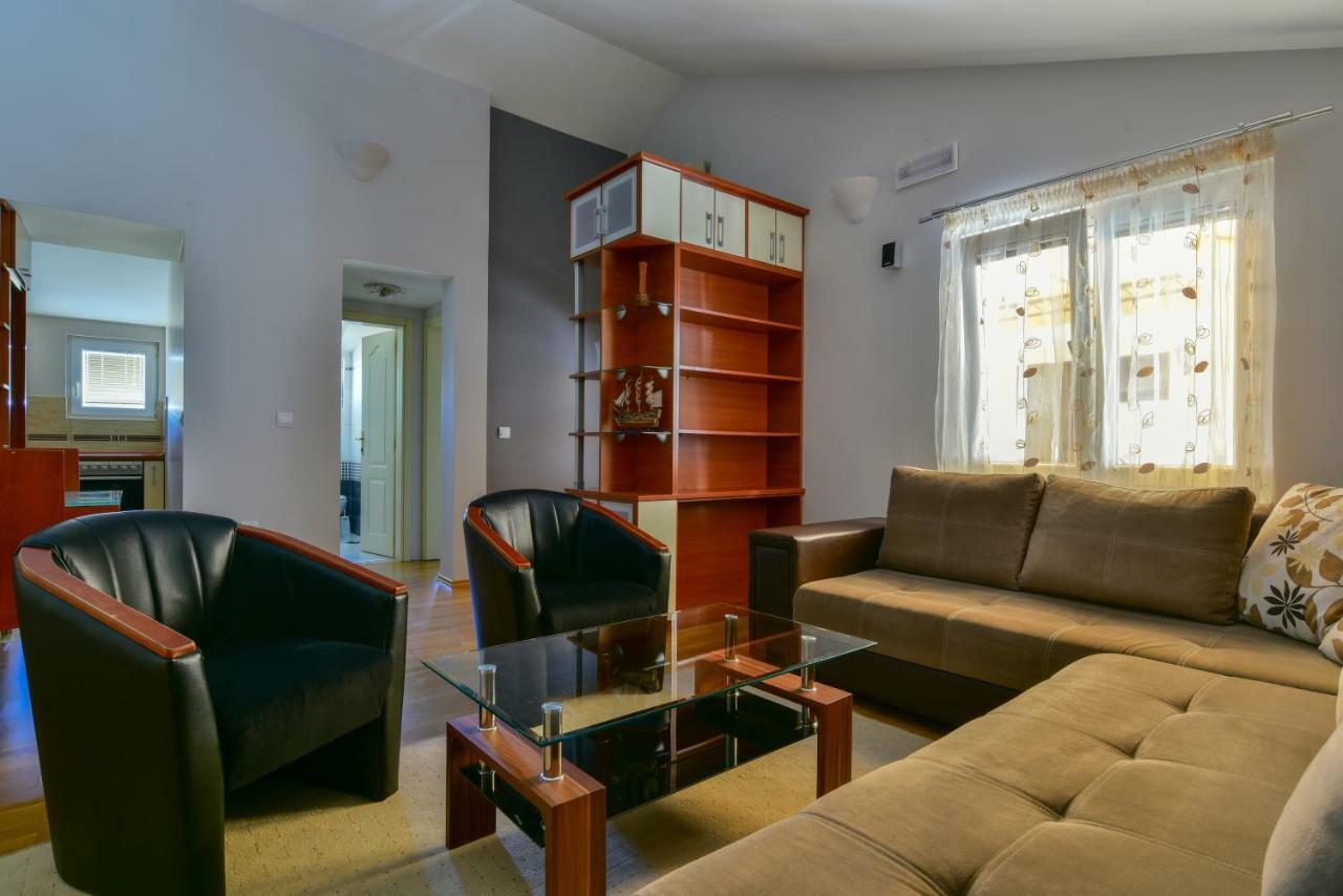 Apartments Srzentic Petrovac Екстериор снимка