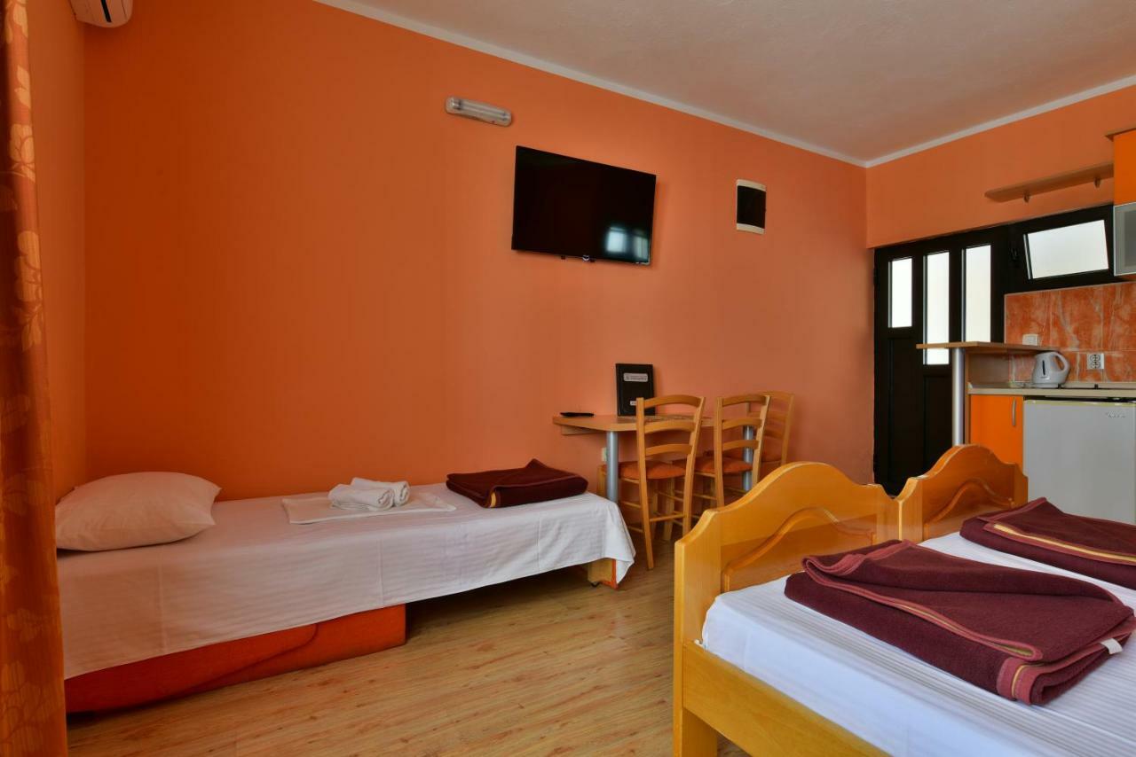 Apartments Srzentic Petrovac Екстериор снимка