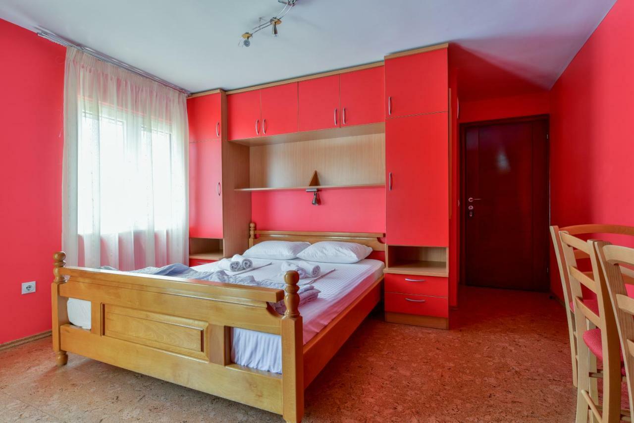 Apartments Srzentic Petrovac Екстериор снимка