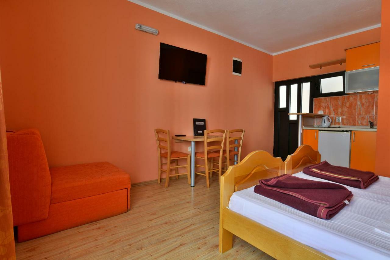 Apartments Srzentic Petrovac Екстериор снимка