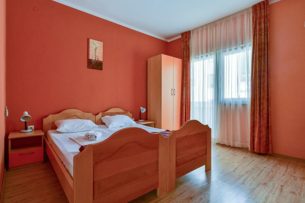 Apartments Srzentic Petrovac Екстериор снимка