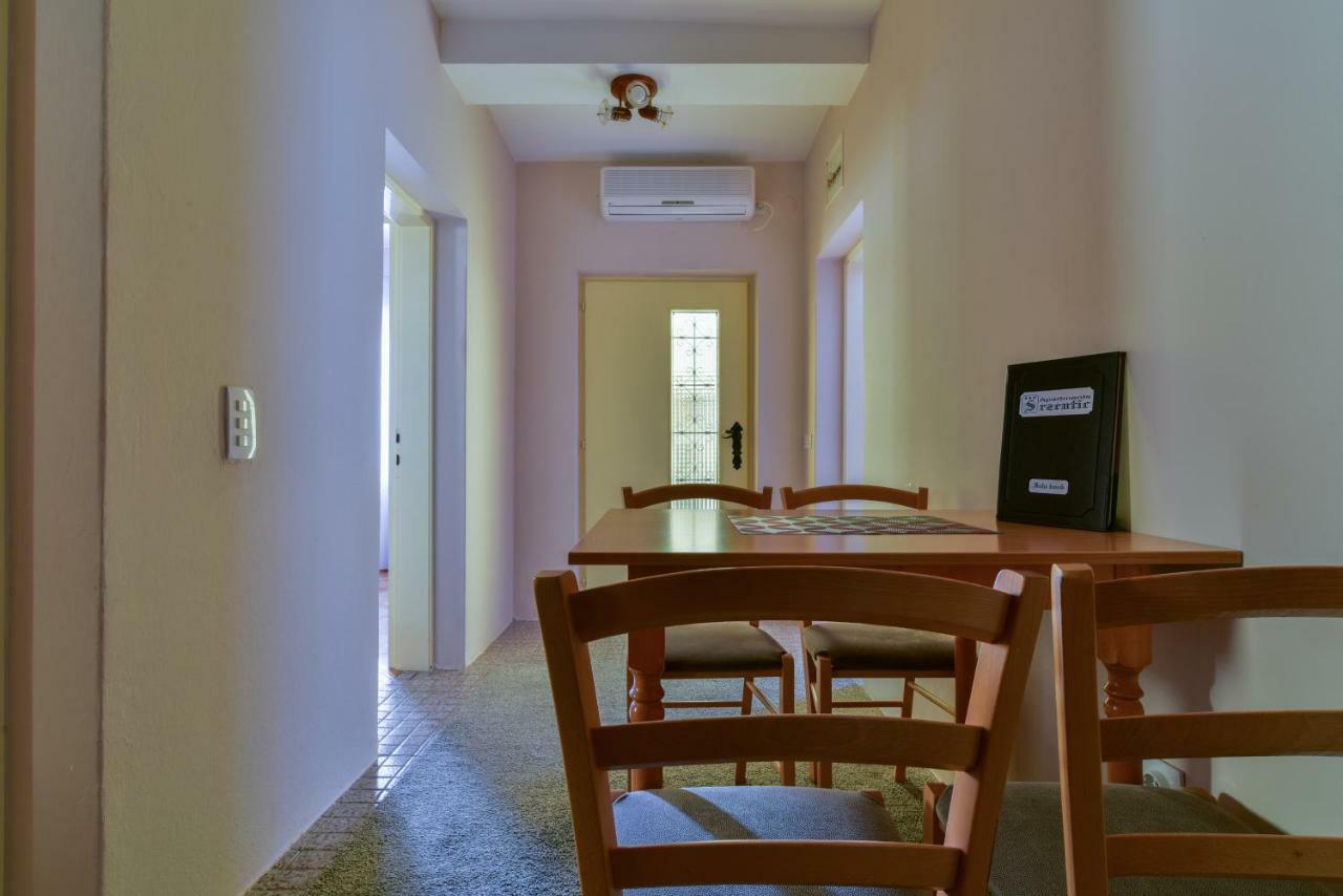 Apartments Srzentic Petrovac Екстериор снимка
