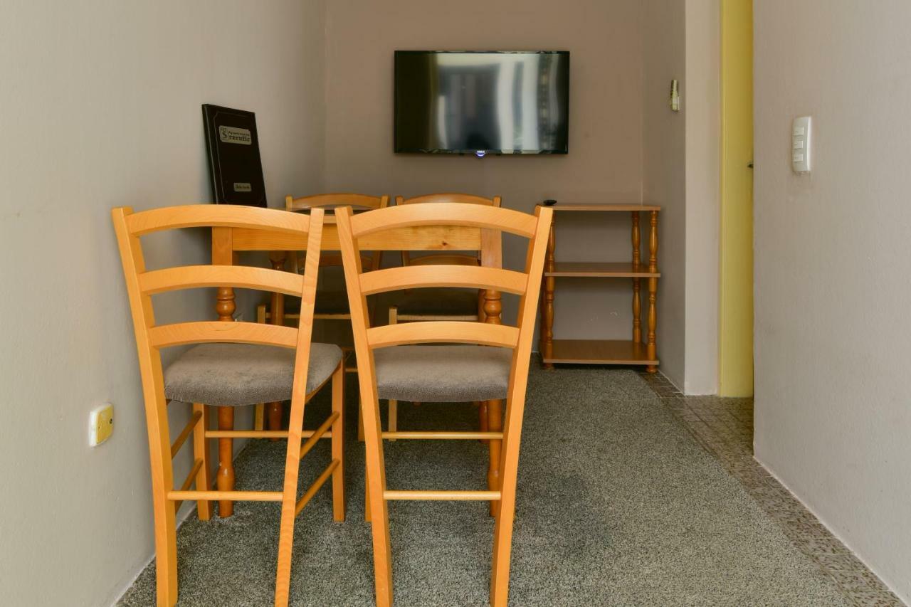 Apartments Srzentic Petrovac Екстериор снимка