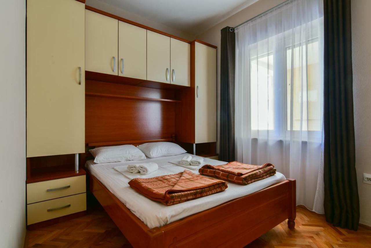 Apartments Srzentic Petrovac Екстериор снимка