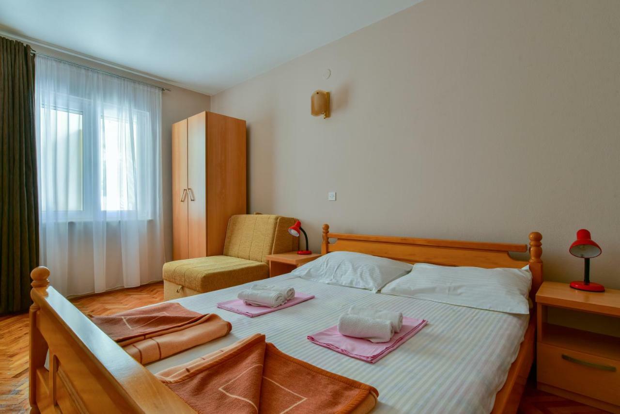 Apartments Srzentic Petrovac Екстериор снимка